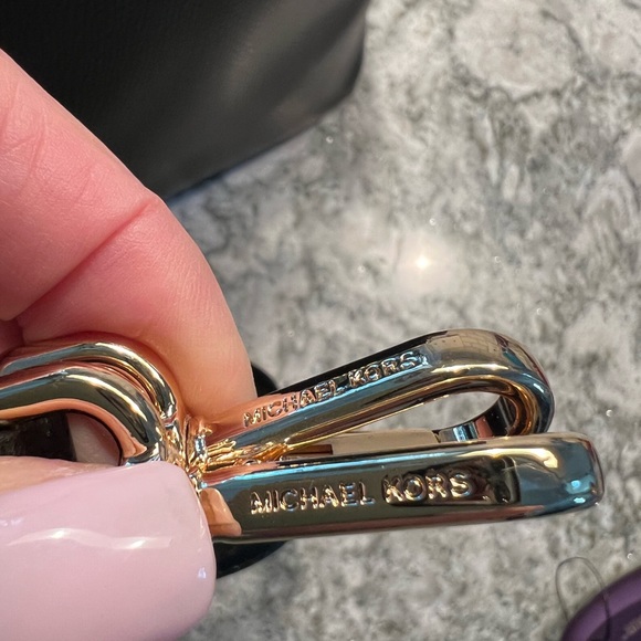 Vintage Leather Classic Michael Kors Logo Sculpted Bag - Picture 11 of 14